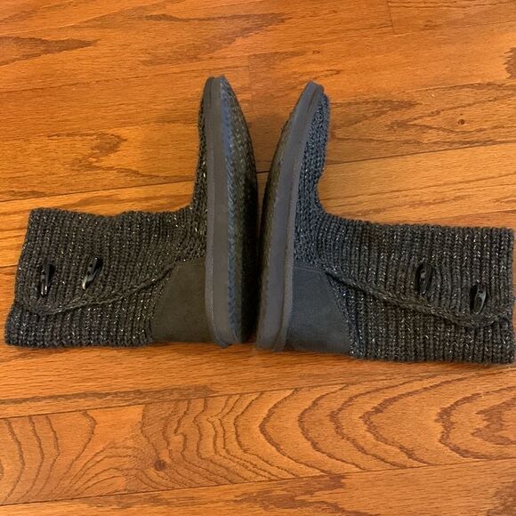 Size 8 sweater boots. Dark gray with some silver threading - Picture 2 of 8
